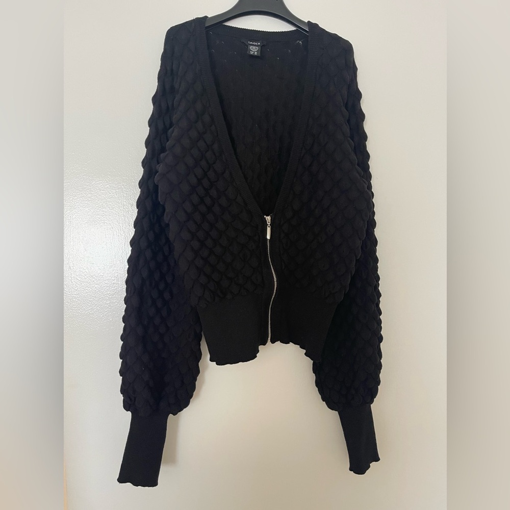 Women’s sweater in black color with the silver zipper in size XS fits US 2-4